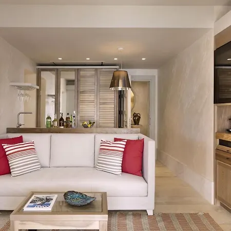 Station touristique 7pines Sardinia - A Destination By Hyatt 5*