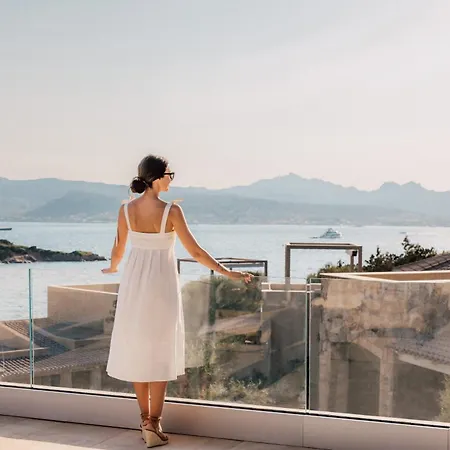 7pines Sardinia - A Destination By Hyatt Üdülőközpont 5*