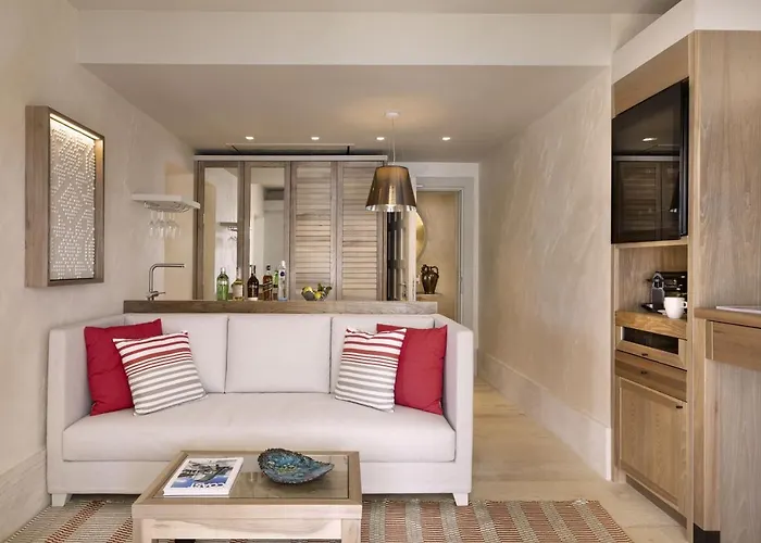 Station touristique 7pines Sardinia - A Destination By Hyatt 5*