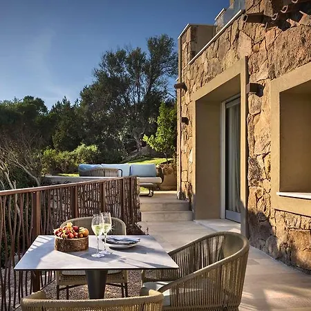 אתר נופש 7pines Sardinia - A Destination By Hyatt