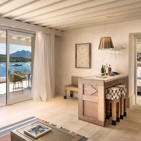 אתר נופש 7pines Sardinia - A Destination By Hyatt 5*